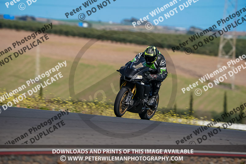 cadwell no limits trackday;cadwell park;cadwell park photographs;cadwell trackday photographs;enduro digital images;event digital images;eventdigitalimages;no limits trackdays;peter wileman photography;racing digital images;trackday digital images;trackday photos